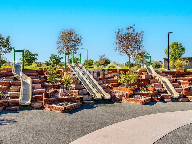 Building Photo - 522 Silverbell Falls Pl