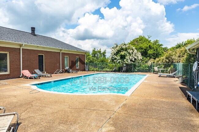 Building Photo - 717 Fox Ridge Dr