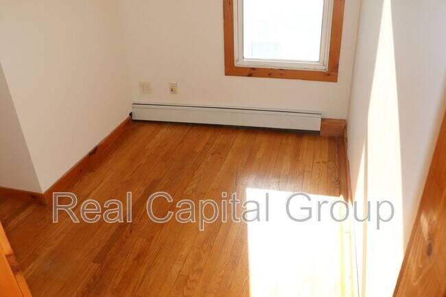 Building Photo - 5 Ferris St
