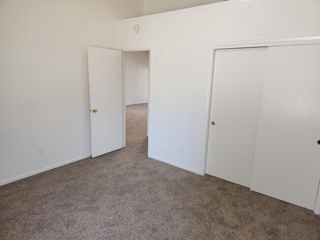 Building Photo - 5237 E Lyell Ave