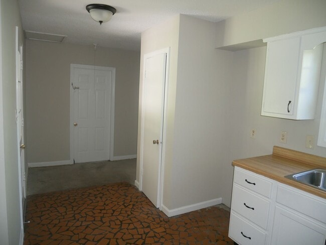 Building Photo - 8367 Dottley Dr