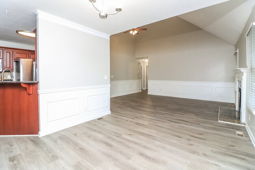 Building Photo - 37 White Oak Dr SE