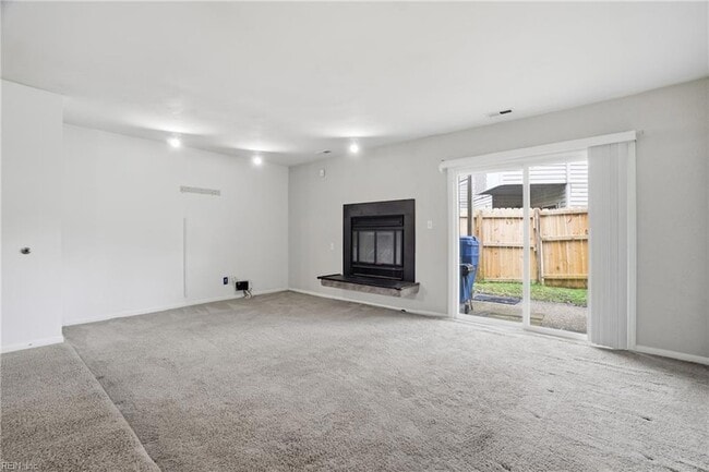 Building Photo - 710 Waters Dr