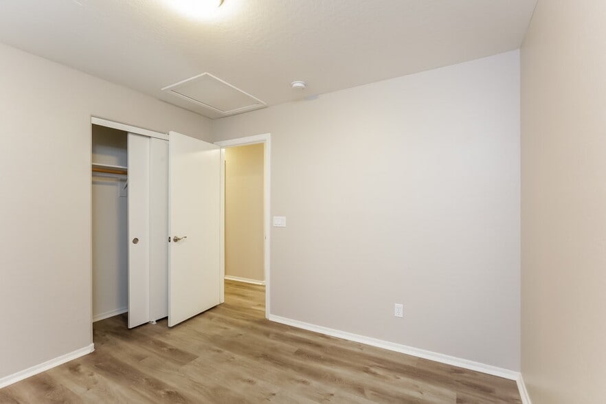 Building Photo - 23024 W Mohave St