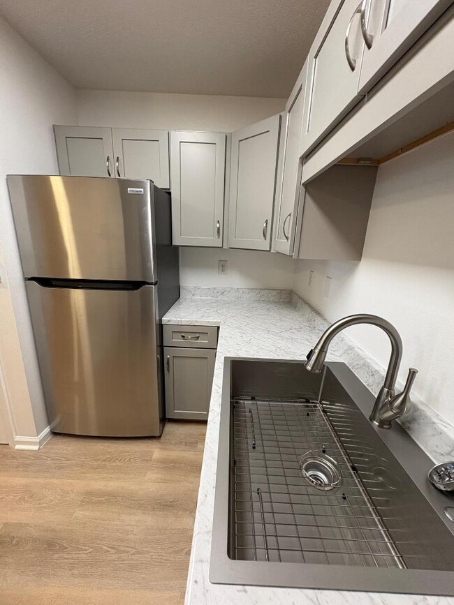 Building Photo - 100 Kazmira Ct