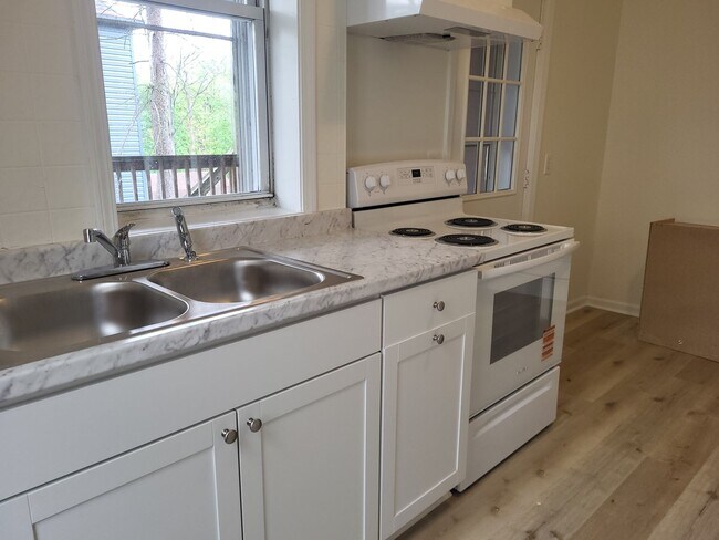 Building Photo - 225 Park Ave