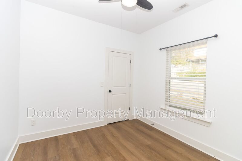 Building Photo - 3016 N Chamberlain Ave