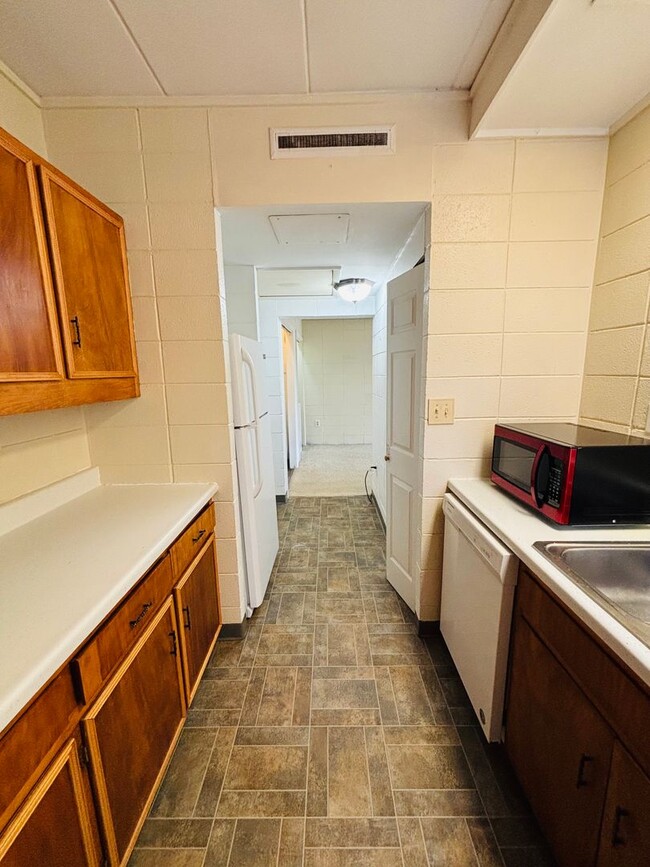 Building Photo - 904 Brightwood Manor Dr