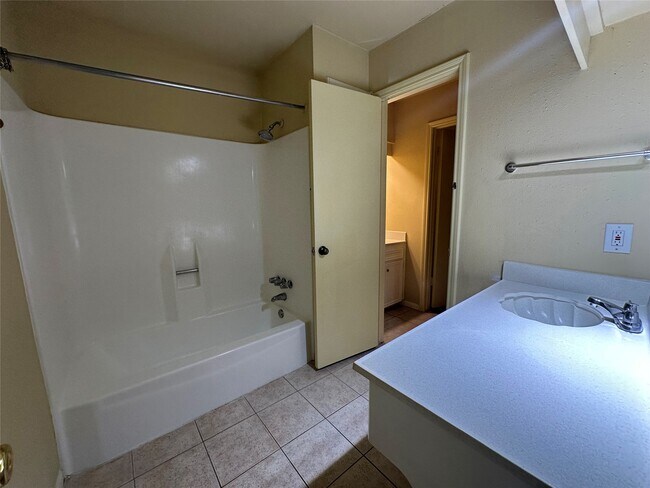 Building Photo - 1937 Arcadia Dr