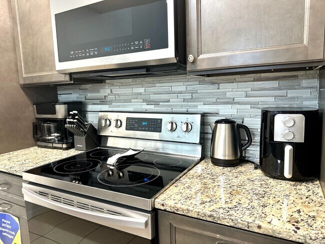 Building Photo - 333 W Shoreline Dr