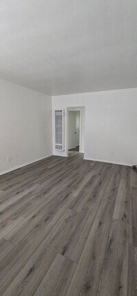 Building Photo - High Street (DD)