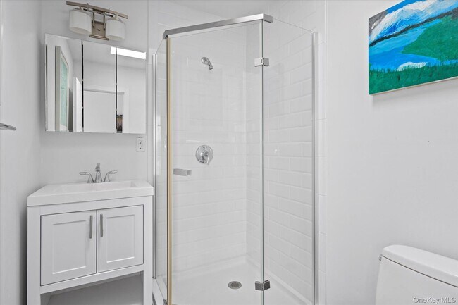 Building Photo - 5 Lakewood Ln