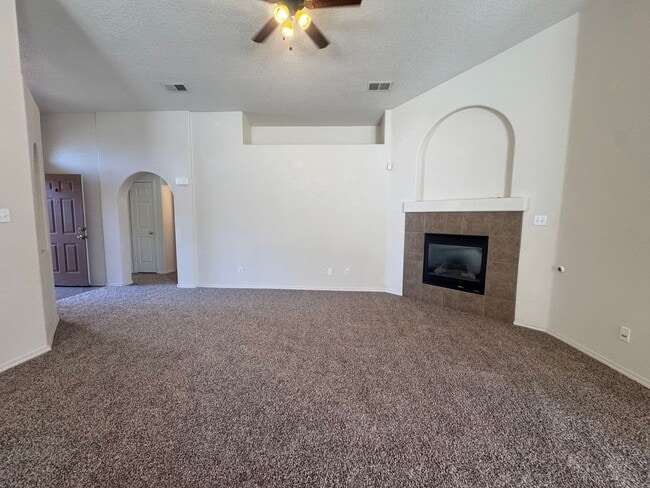 Building Photo - 3 bed 2 bath home in Huning Ranch