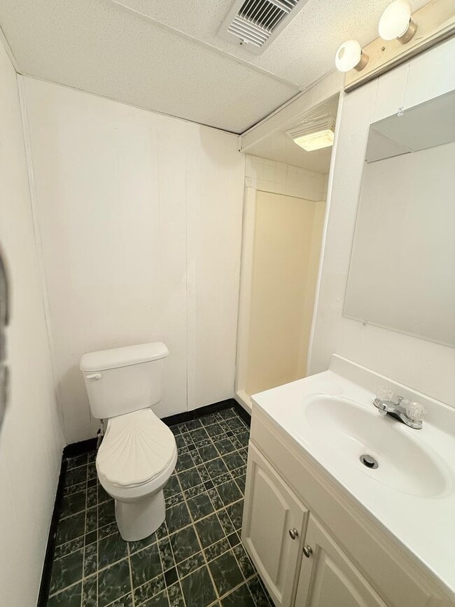 Building Photo - Newly Remodeled 3-Bed, 2-Bath Ranch Style Home