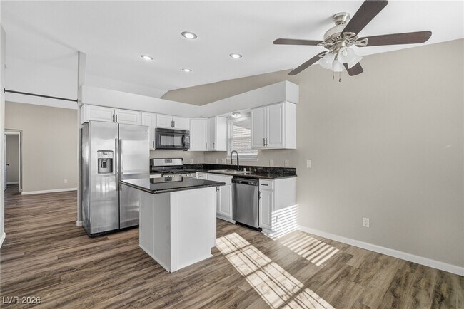 Building Photo - 7567 Violet Vista Ave