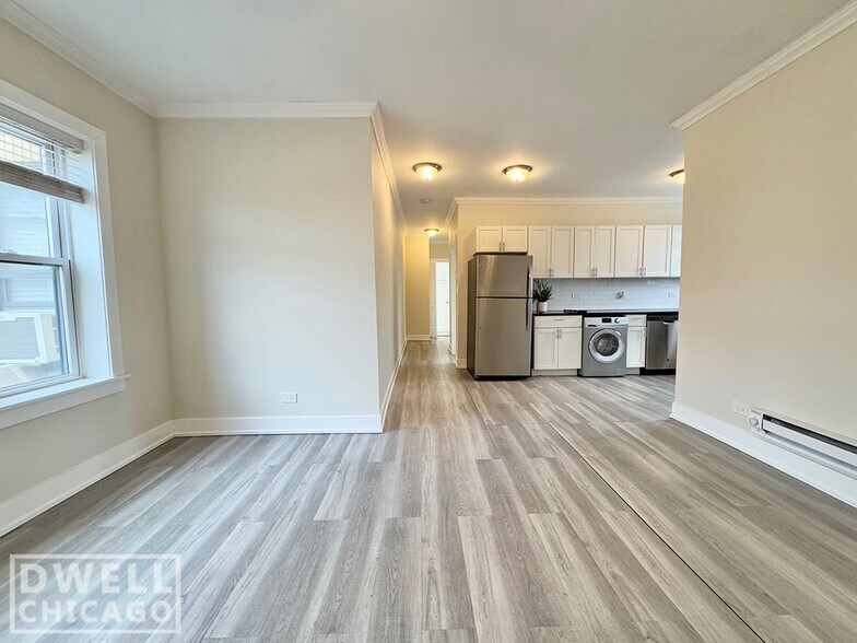 Building Photo - 3816 N Greenview Ave