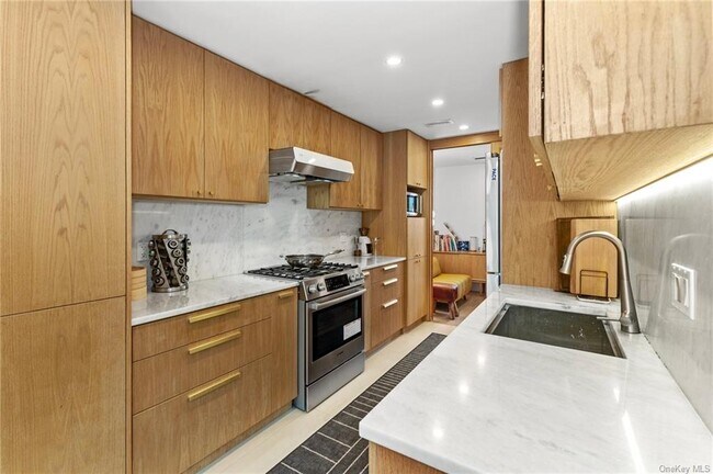 Building Photo - 150 N Bedford Rd