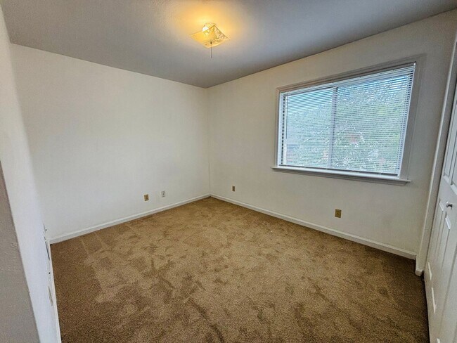 Building Photo - 400 Berryfield Ln