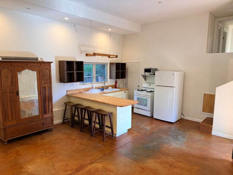 Kitchen - 949 Crater Oak Dr