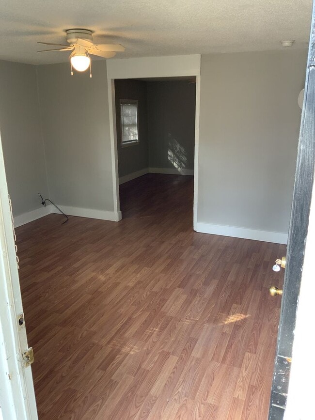 Building Photo - 1 bed 1bath duplex near Prisma health