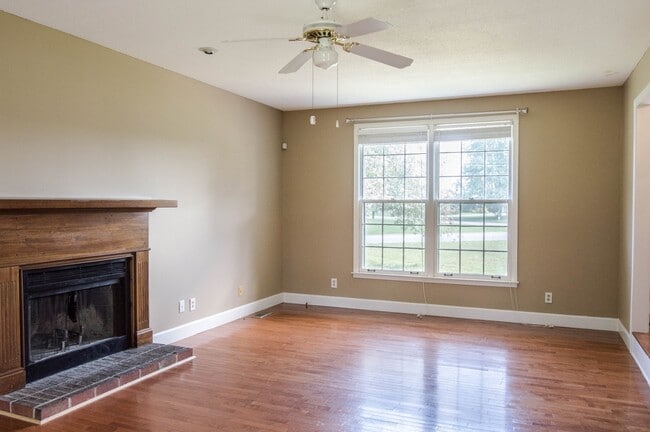 Building Photo - Dog Friendly Two Story with Fenced Yard!