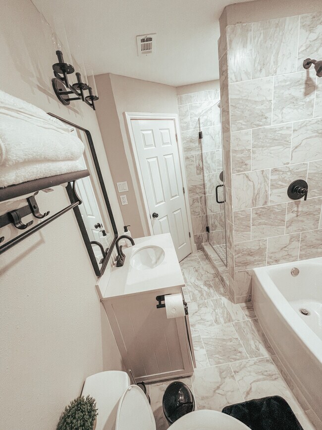 Building Photo - 5226 Perry St