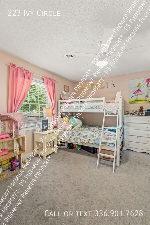 Building Photo - 223 Ivy Cir