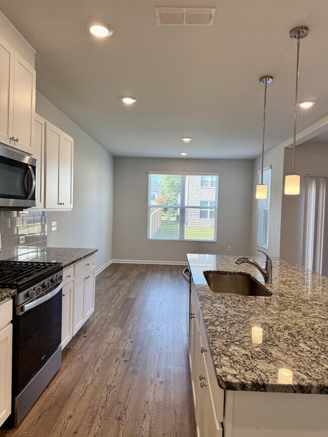 Building Photo - 2090 Ecoland Dr