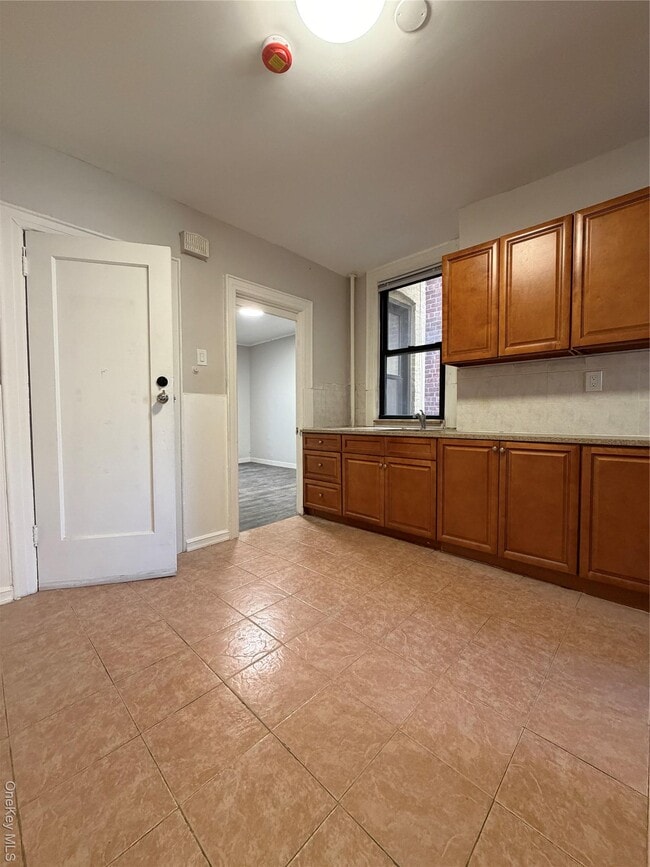 Building Photo - 43-13 25th Ave