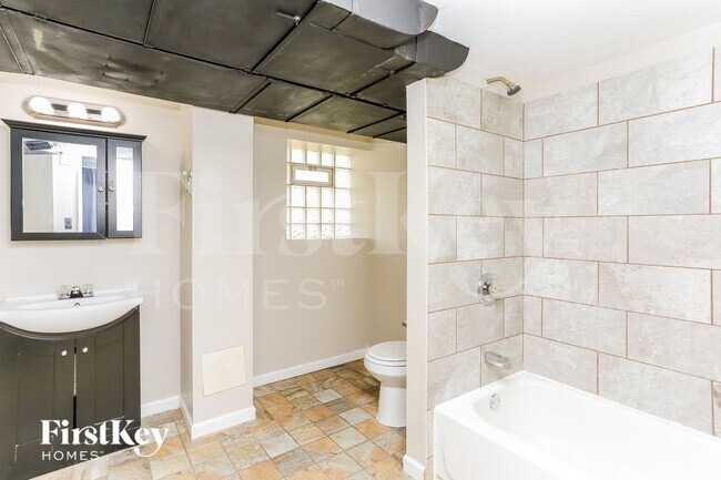 Building Photo - 8106 S Maplewood Ave