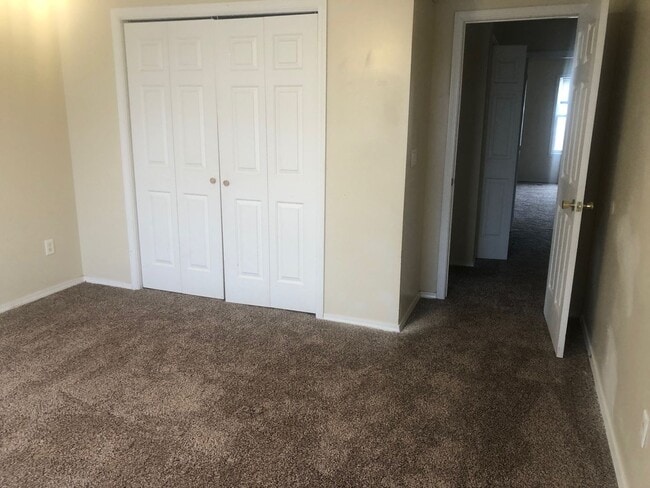 Building Photo - Beautiful 3BR, 2.5 bath townhouse in north Normal. Over 2300 square feet. New carpet throughout. ...