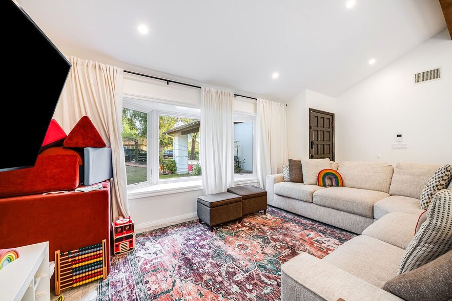 Building Photo - 28403 Waring Pl