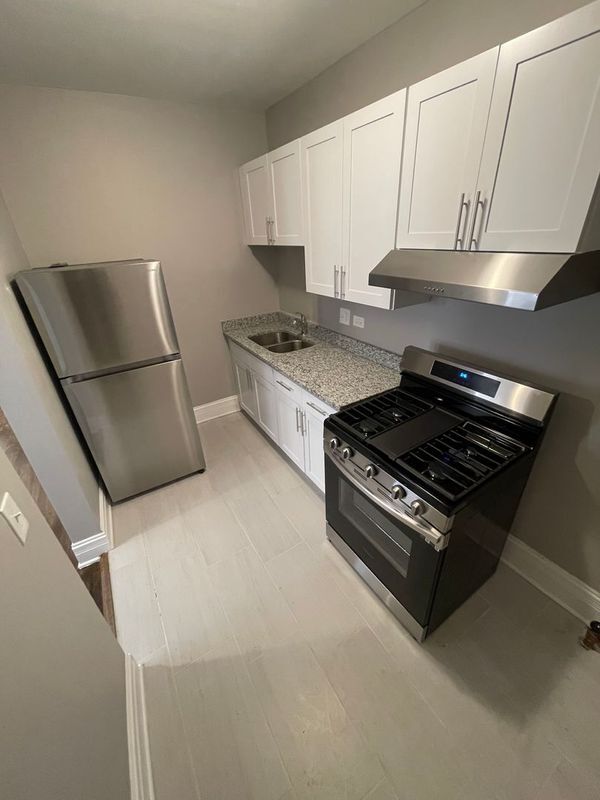 Building Photo - 11021 S Vernon Ave