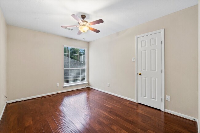 Building Photo - 83 Terraglen Dr