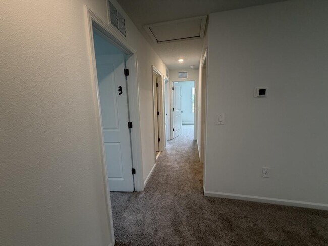 Building Photo - 2510 Hallow Gdn Rd