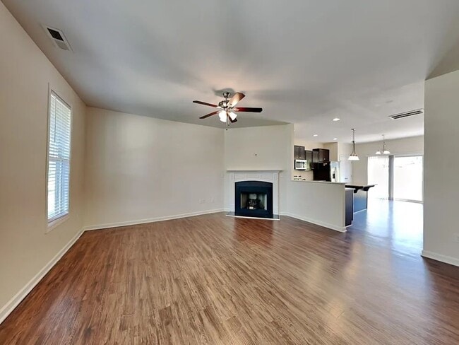 Building Photo - 425 McCarthy Dr