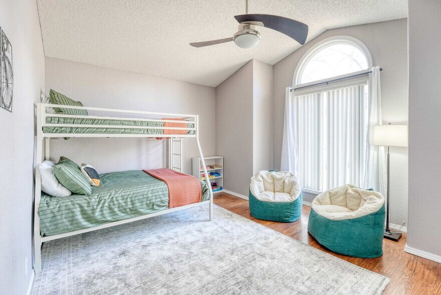 Building Photo - 15 Farnham Dr