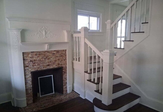 Building Photo - 247 N Main St