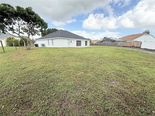 Building Photo - 2401 Rolling Broak Dr