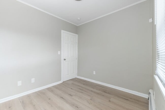 Building Photo - 3400 Reach St