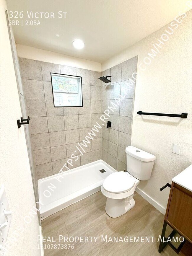 Building Photo - 326 Victor St