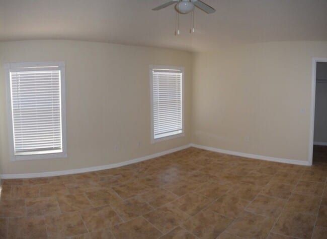 Building Photo - 10120 SE 67 TERR