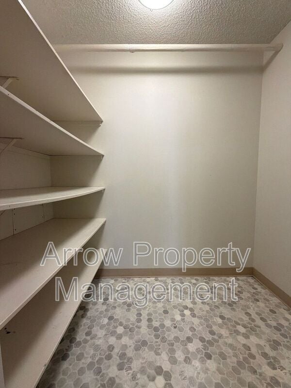 Building Photo - 11141 N 137th St