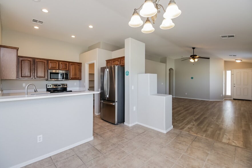 Building Photo - 1244 W Mesquite Tree Ln