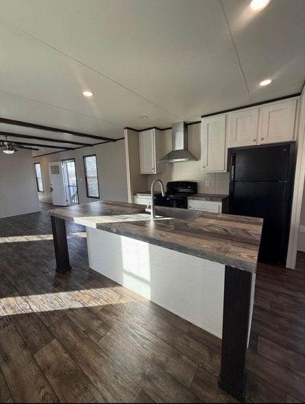 Building Photo - 5705 Hicks Ln