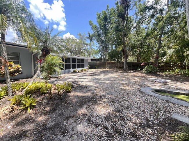 Building Photo - 2000 Craft Ln