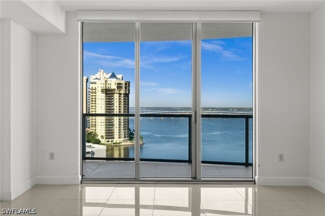Building Photo - 3000 Oasis Grand Blvd