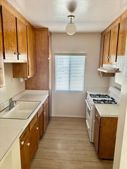 Building Photo - 4350 Troost Ave