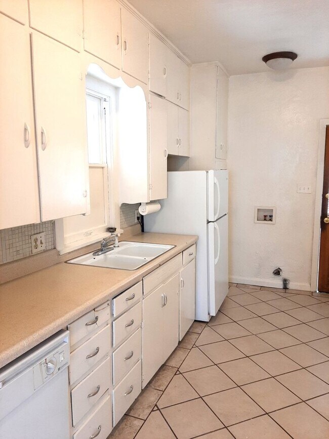 Building Photo - (2017 8th Ave)