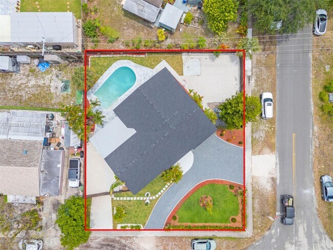 Building Photo - 3732 SW 16th St